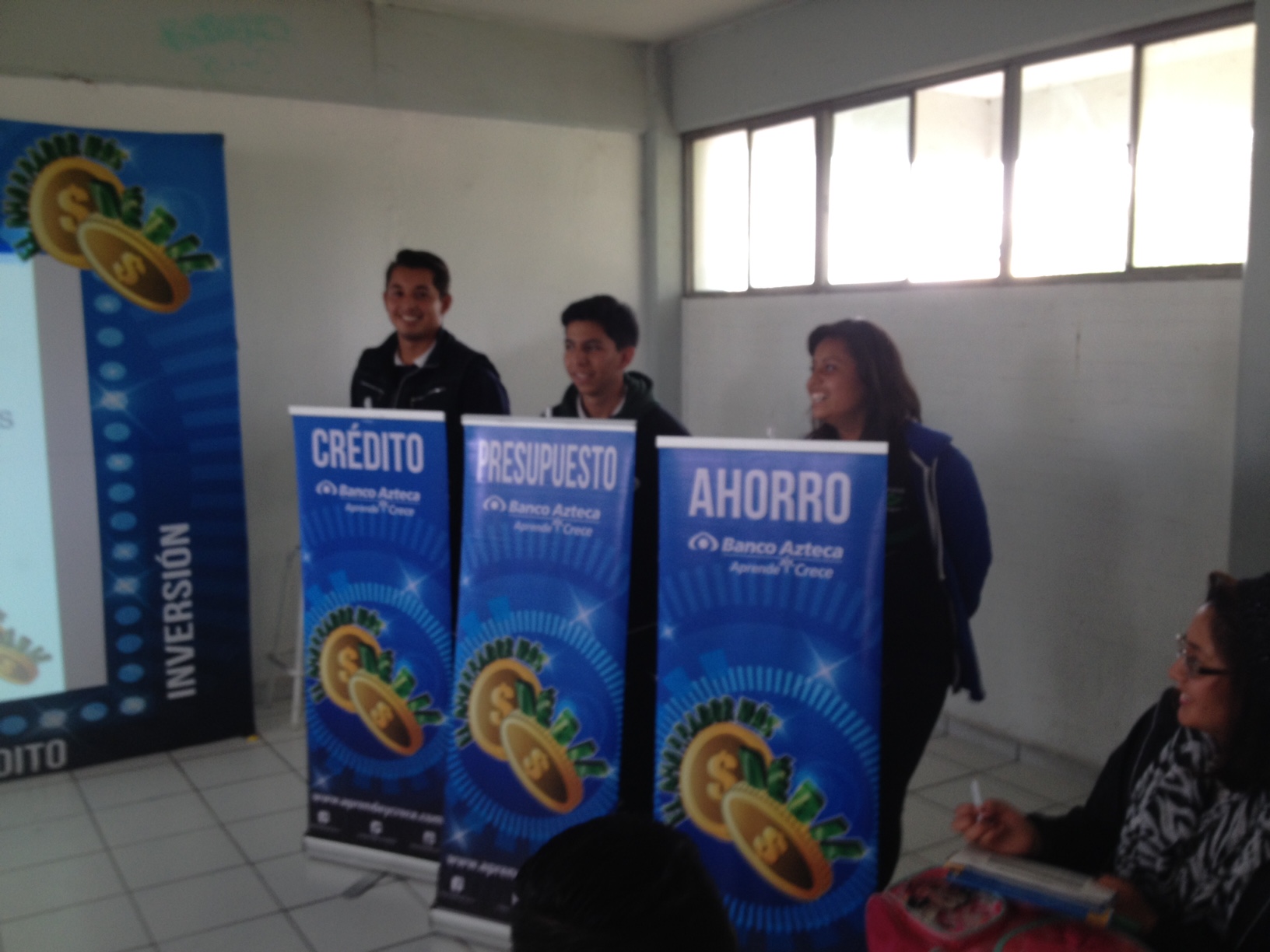 Alumnos jugando